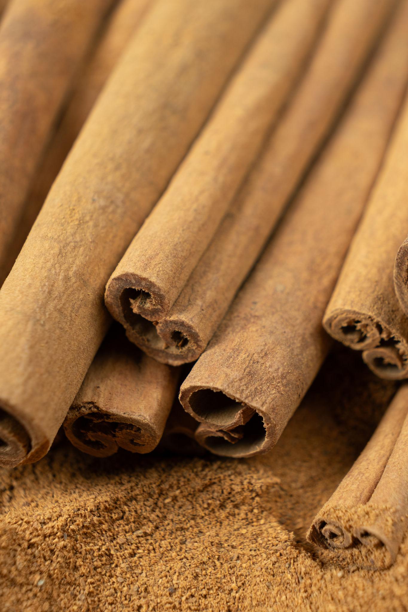 ELA Spices Premium Cinnamon Sticks (Dalchini) – Naturally Aromatic, Handpicked & Pure Cinnamon for Tea, Baking, Desserts, Curries & Gourmet Cooking
